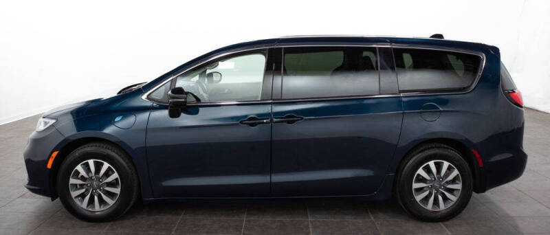 2024 Chrysler Pacifica Plug-In Hybrid Select