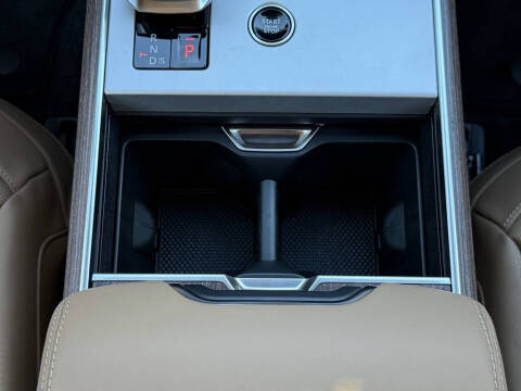 2025 Land Rover Range Rover P400 SE LWB