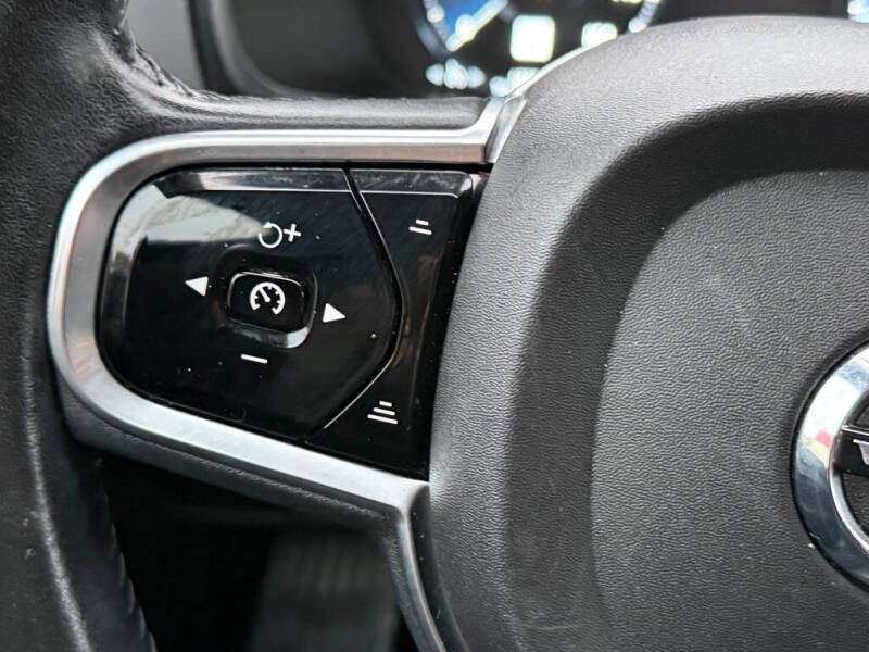 2016 Volvo XC90 T5 Momentum