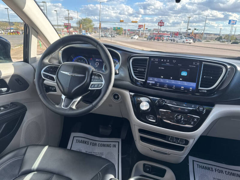 2024 Chrysler Pacifica Touring L
