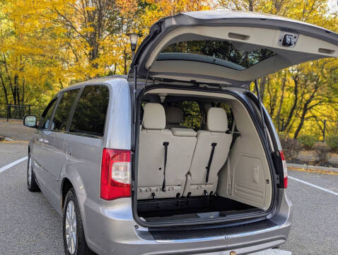 2013 Chrysler Town and Country Touring