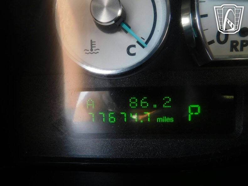 2004 Ford Thunderbird Deluxe