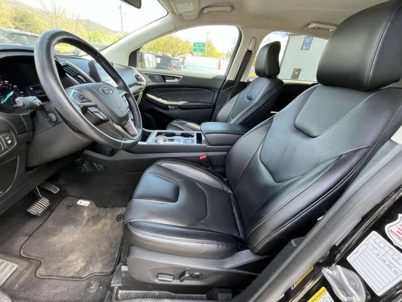 2022 Ford Edge Titanium