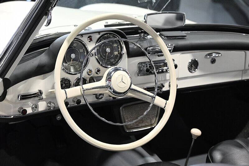 1961 Mercedes-Benz SL-Class 30