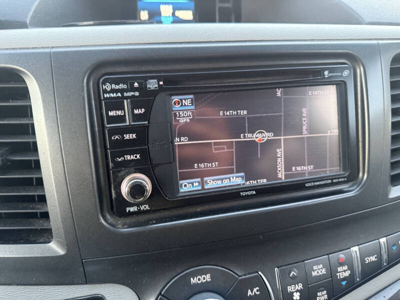 2014 Toyota Sienna SE 8-Passenger