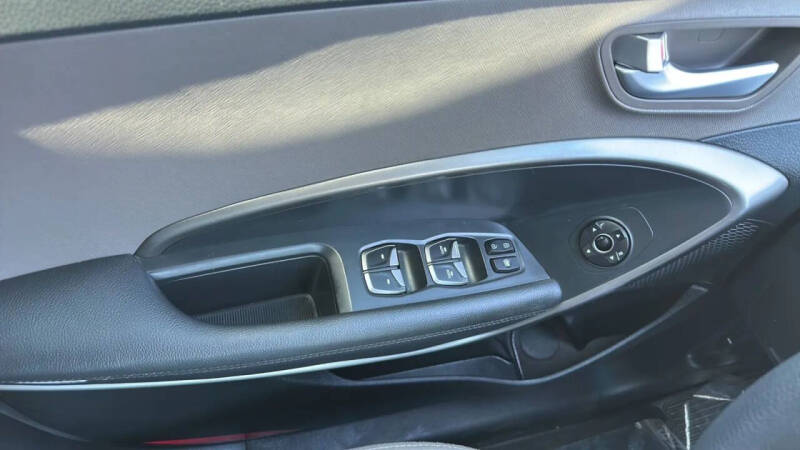 2018 Hyundai Santa Fe SE