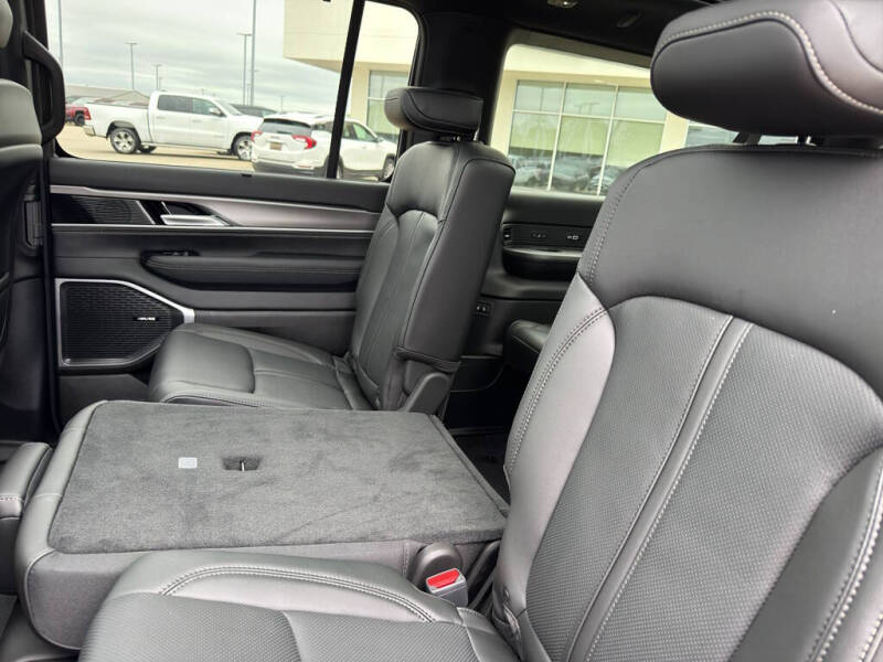 2025 Jeep Wagoneer L