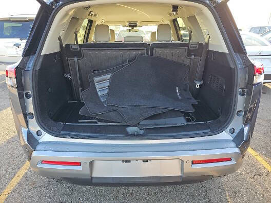 2023 Nissan Pathfinder SL