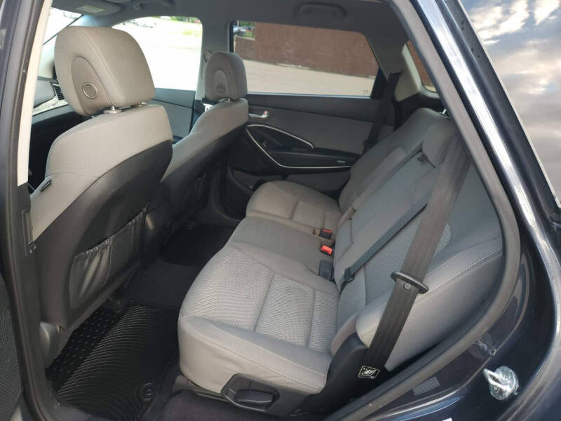 2017 Hyundai Santa Fe SE