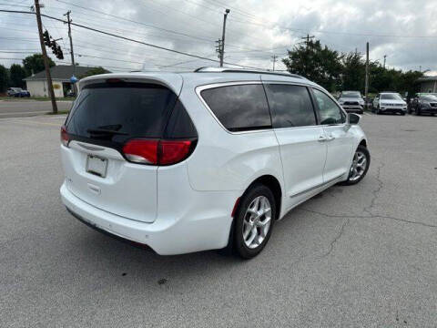 2017 Chrysler Pacifica Touring-L Plus
