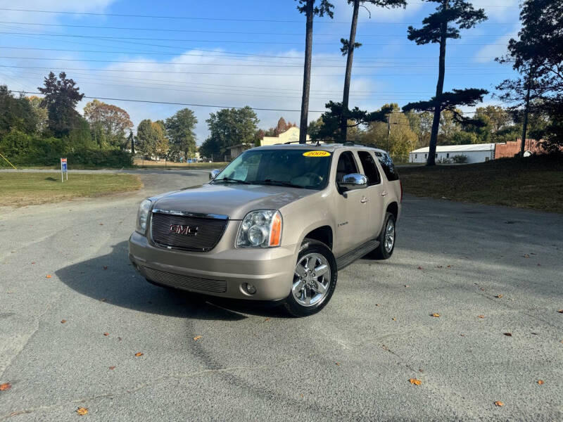 GMC Yukon's photo