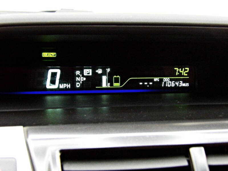 2014 Toyota Prius v Five