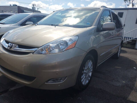 2008 Toyota Sienna for sale at OFIER AUTO SALES in Freeport NY