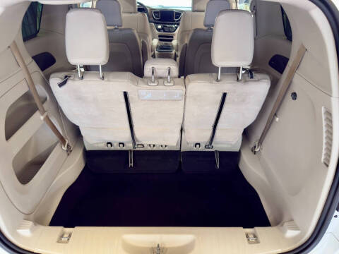 2017 Chrysler Pacifica Touring-L