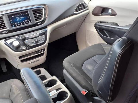 2020 Chrysler Voyager LX