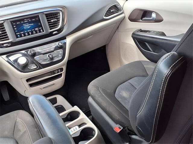 2020 Chrysler Voyager LX