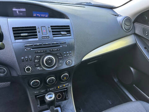 2013 Mazda MAZDA3 i Touring