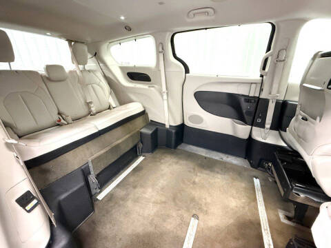 2017 Chrysler Pacifica Touring-L Plus