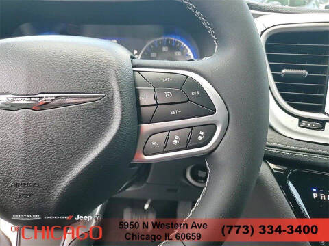 2025 Chrysler Pacifica Select