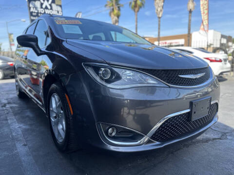 2017 Chrysler Pacifica Touring-L