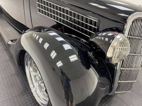 1935 Ford Deluxe