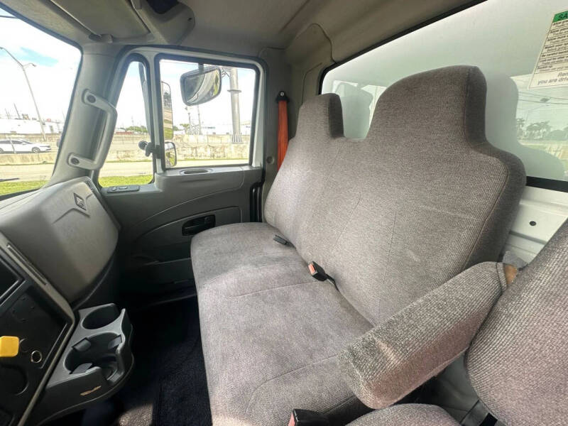 2018 International DuraStar 4300