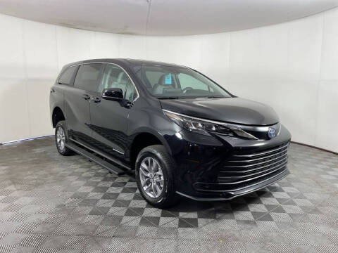 2024 Toyota Sienna LE 8-Passenger