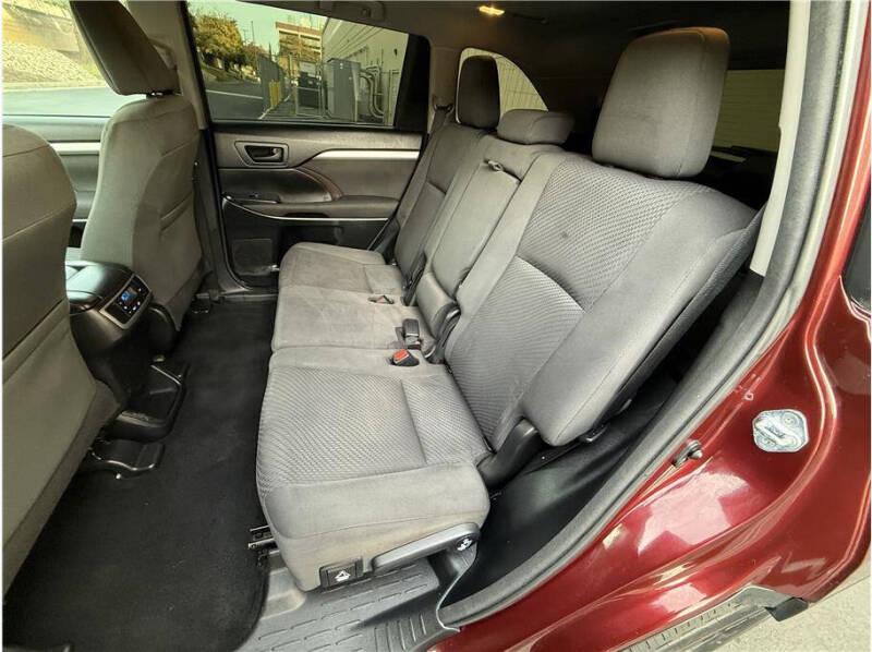 2017 Toyota Highlander LE