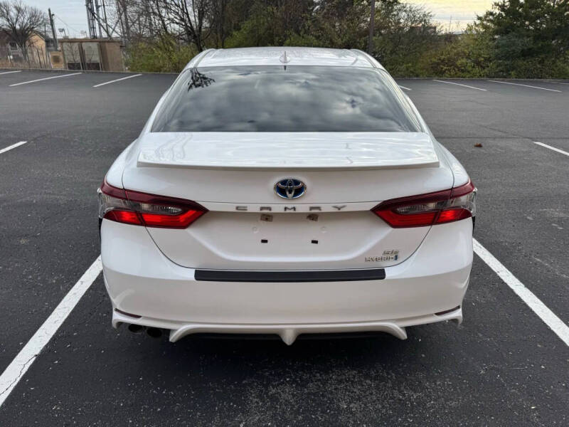2021 Toyota Camry Hybrid SE