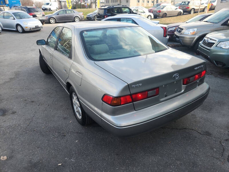 1998 Toyota Camry XLE photo 10