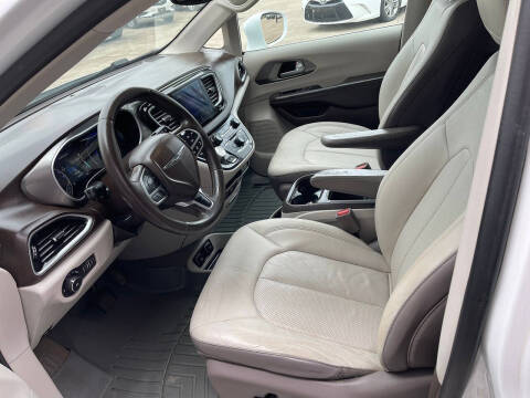 2017 Chrysler Pacifica Touring-L Plus