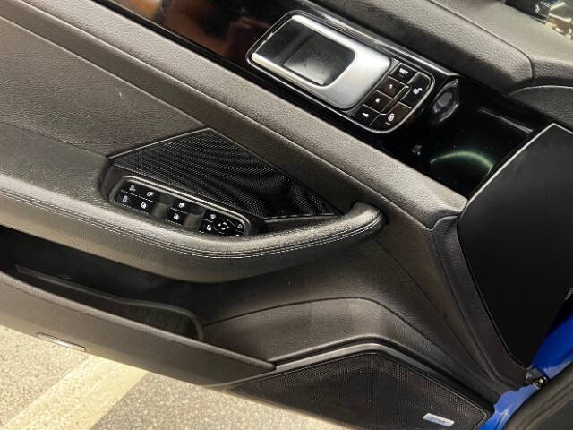 2017 Porsche Panamera 4