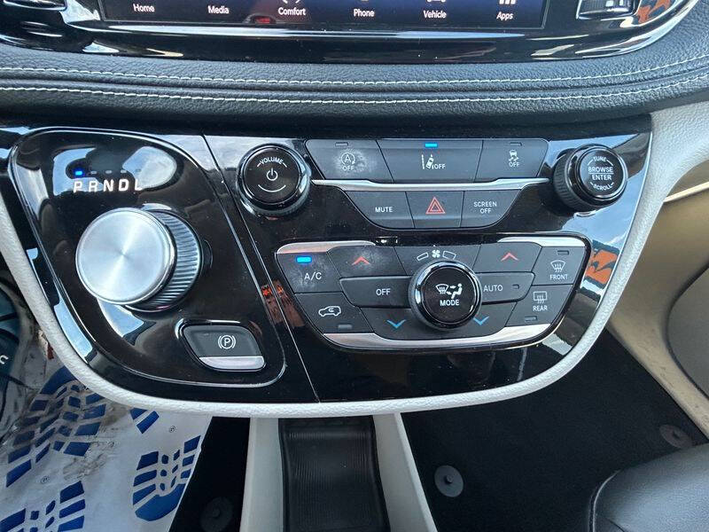 2022 Chrysler Pacifica Touring L
