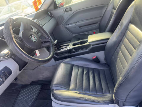 2006 Ford Mustang V6 Deluxe