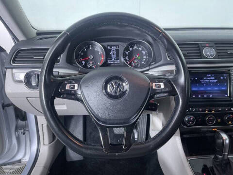 2016 Volkswagen Passat 1.8T SE