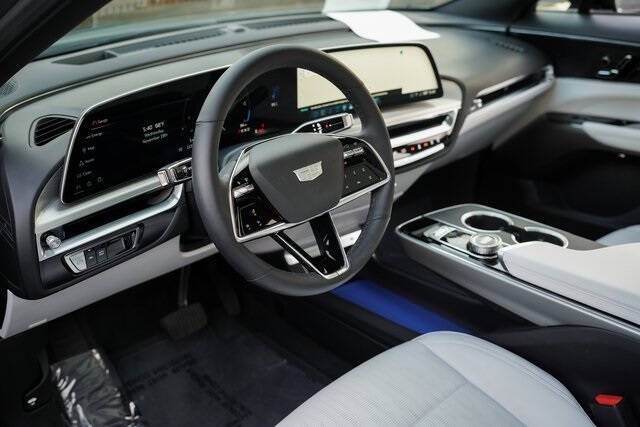 2024 Cadillac LYRIQ Luxury 1