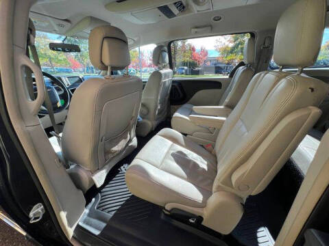 2013 Chrysler Town and Country Touring