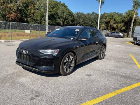 2022 Audi e-tron quattro Premium