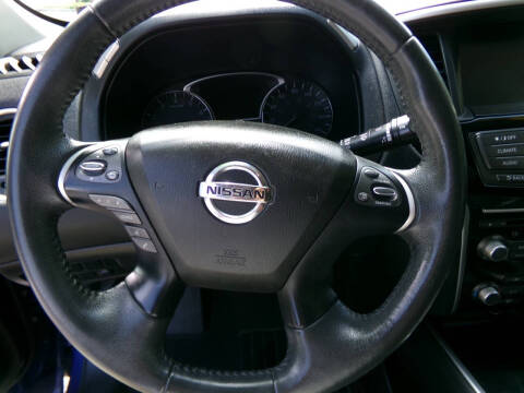 2017 Nissan Pathfinder SV