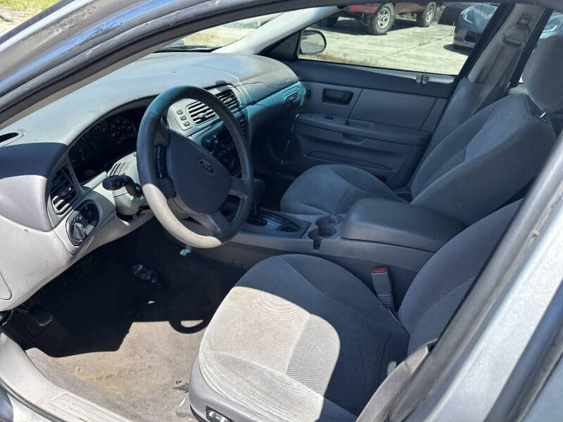 2004 Ford Taurus SE