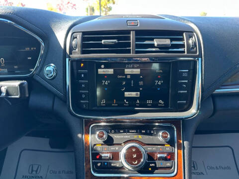 2017 Lincoln Continental Select