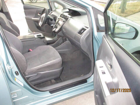 2013 Toyota Prius v Three