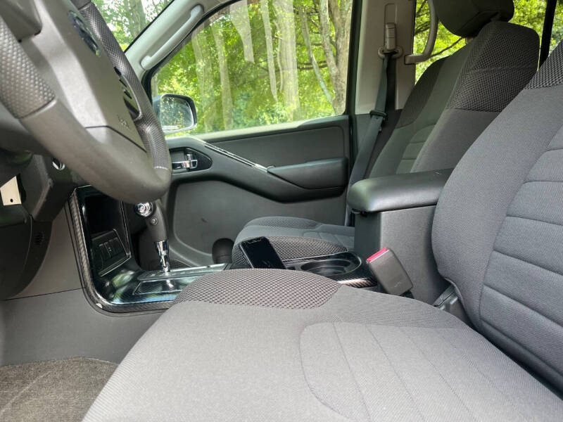 2011 Nissan Pathfinder LE