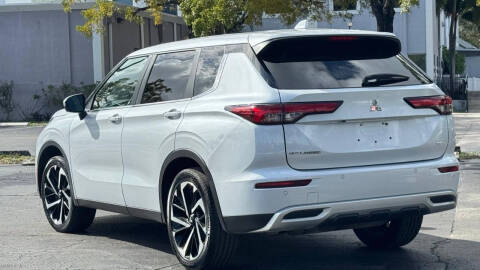 2022 Mitsubishi Outlander SE
