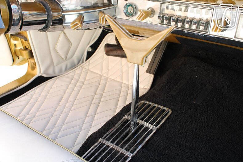 1957 Ford Thunderbird