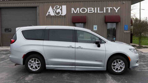 2024 Chrysler Voyager LX