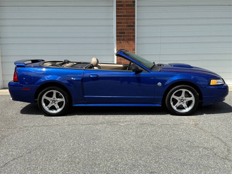2004 Ford Mustang GT Deluxe