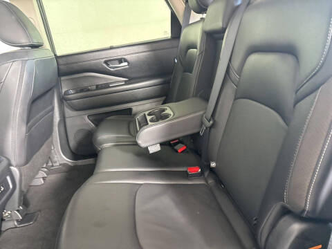 2024 Nissan Pathfinder SL