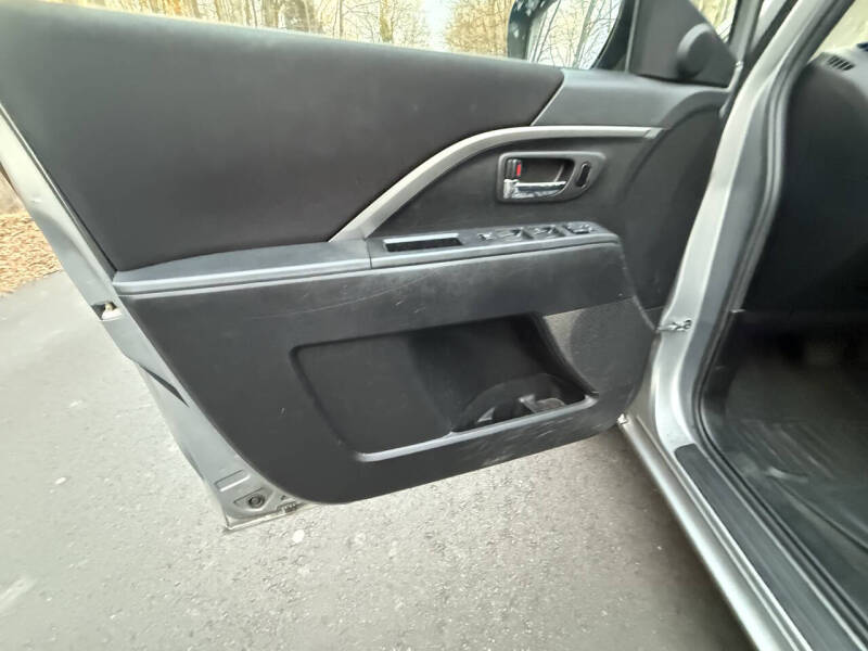 2012 Mazda MAZDA5 Sport