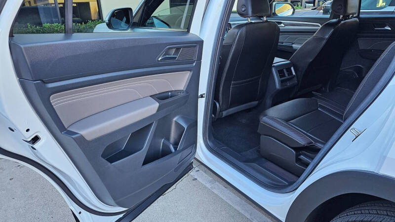 2023 Volkswagen Atlas Cross Sport SE